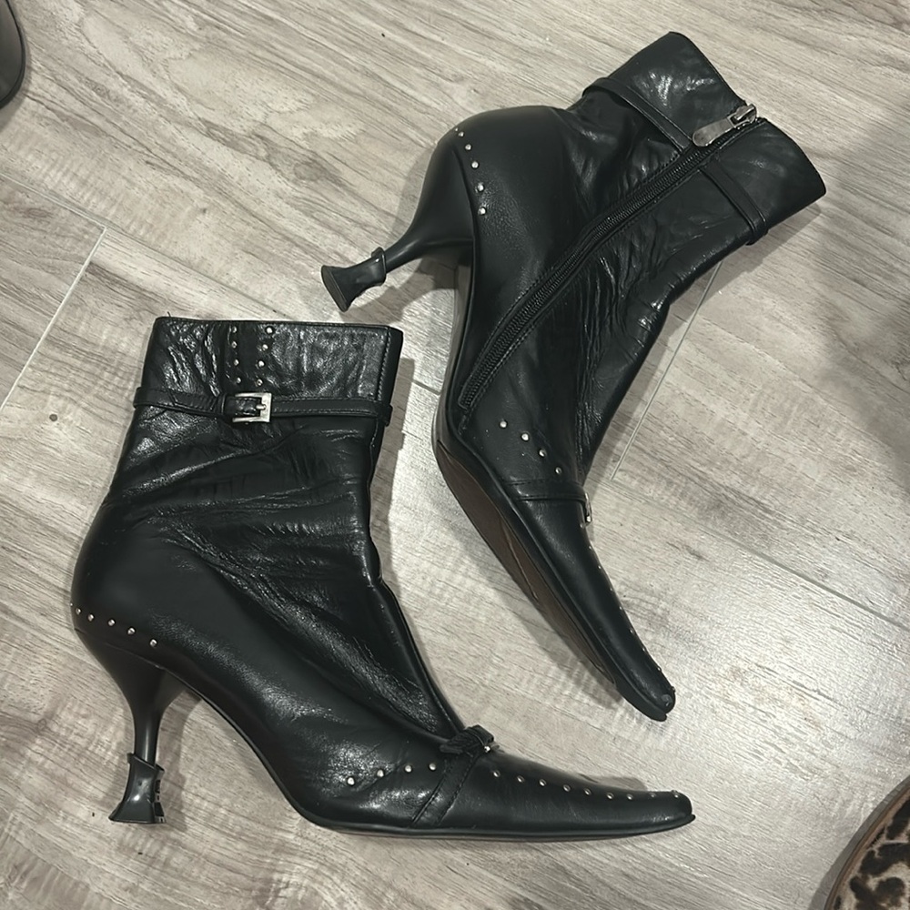 LUI CHING BLACK LEATHER BOOTS